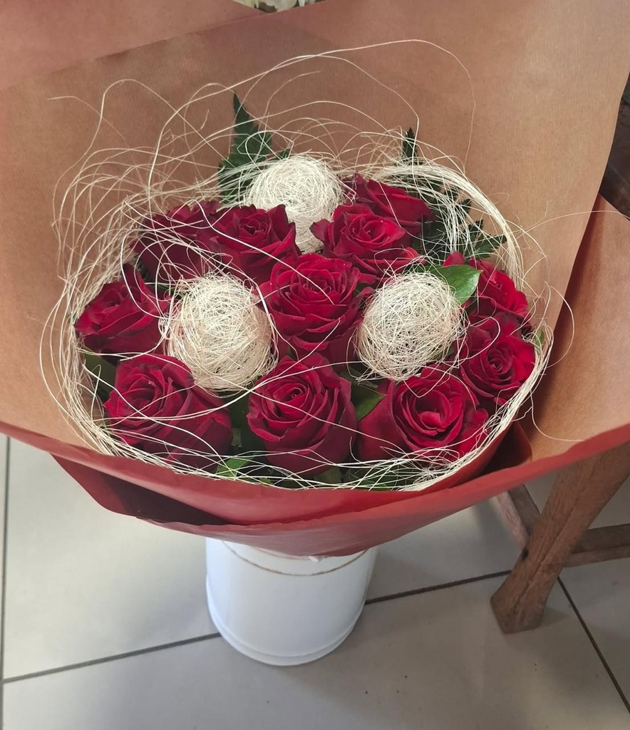 Amour Révélé de 7 Roses Rouges